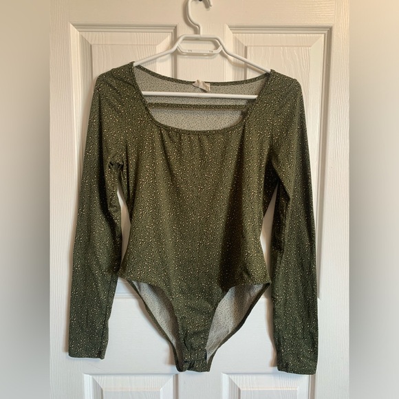 🎀3/$35 Long sleeve bodysuit🎀 - Picture 1 of 5